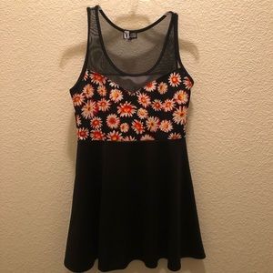 Vibe Sportswear XL black with flowers dress